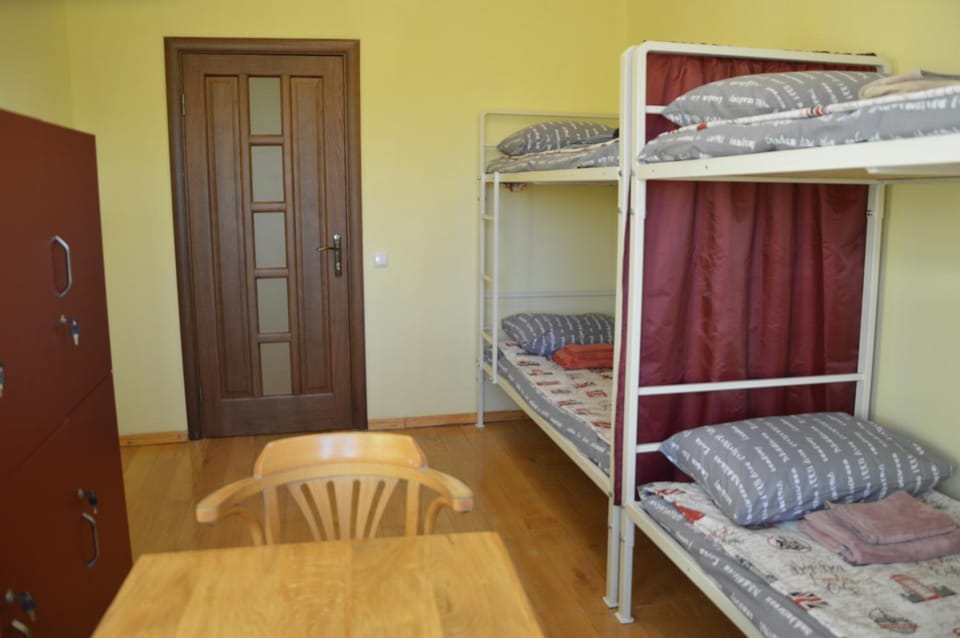 Хостел ПІД ФІКУСОМ Hostel in Lviv Oblast