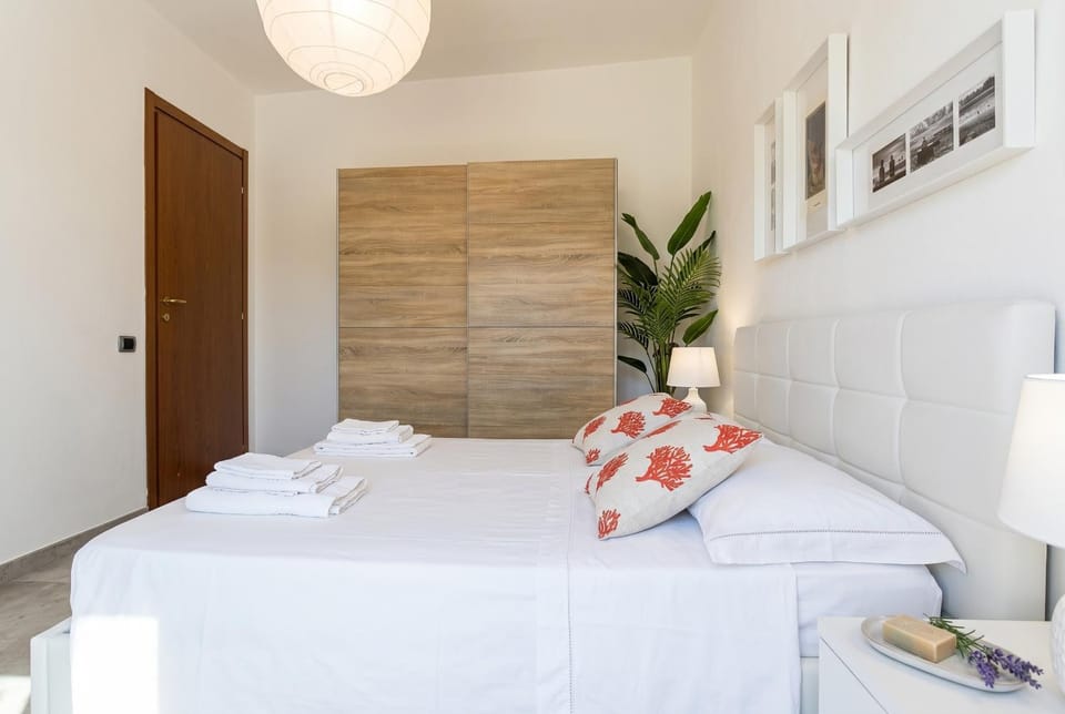 Bed, Photo of the whole room, Bedroom, towels, wardrobe
