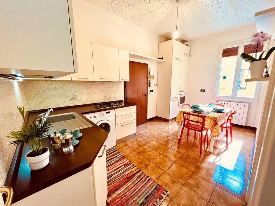 Kitchen or kitchenette, Dining area, dishwasher, pet friendly, stove