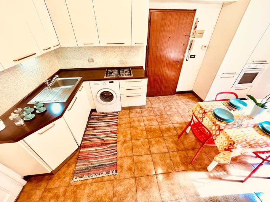 Kitchen or kitchenette, Living room, Seating area, Dining area, dishwasher, pet friendly, stove, washing machine