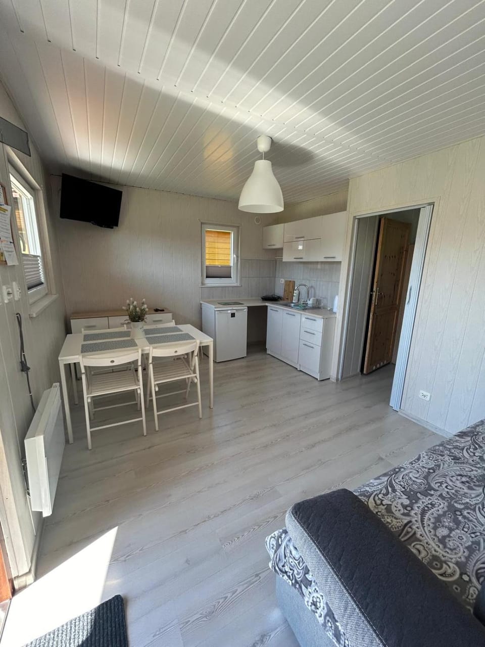 Property building, Bed, Balcony/Terrace, Kitchen or kitchenette, Living room, Photo of the whole room, Seating area, Family, internet, oven, stove, kitchen
