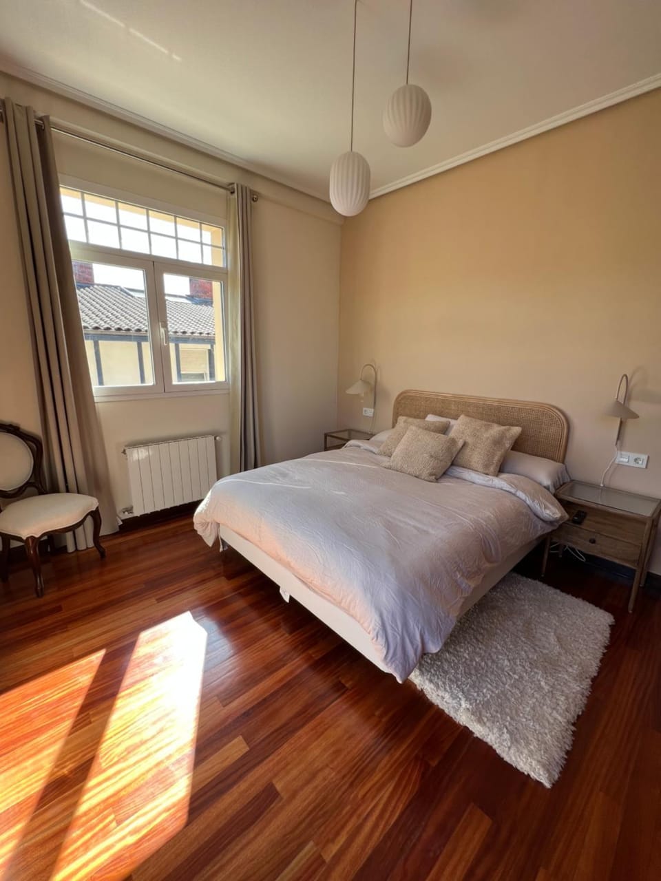 Bed, Photo of the whole room, Bedroom, internet