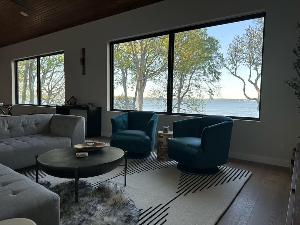 Living room, Lake view