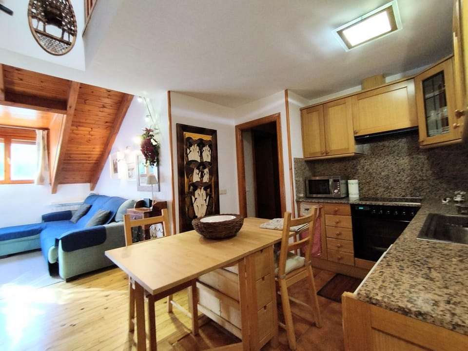 Kitchen or kitchenette, Living room, Dining area, dishwasher, minibar, pet friendly