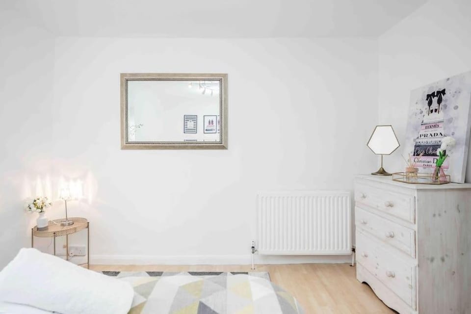 Stunning Victorian 3 Bed House Central Windsor House in Windsor