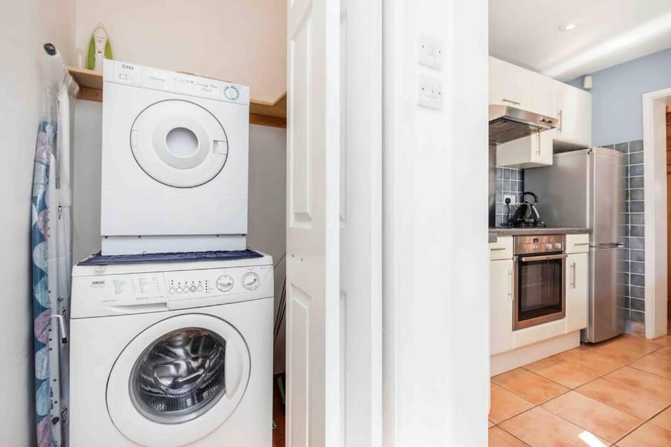 Stunning Victorian 3 Bed House Central Windsor House in Windsor