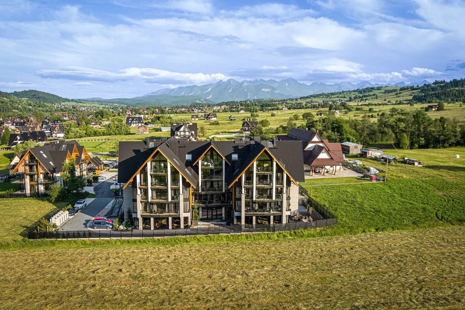 Property building, Spring, Day, Natural landscape, Bird's eye view, Mountain view