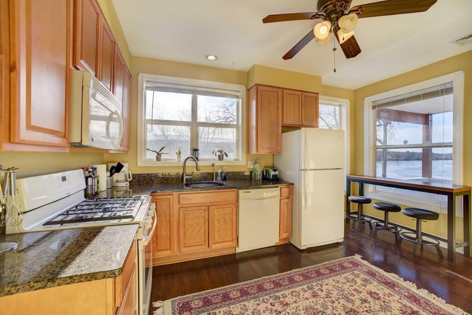 Canal-Front Gem! 25 Mi to Saratoga Springs & Track Apartment in Troy