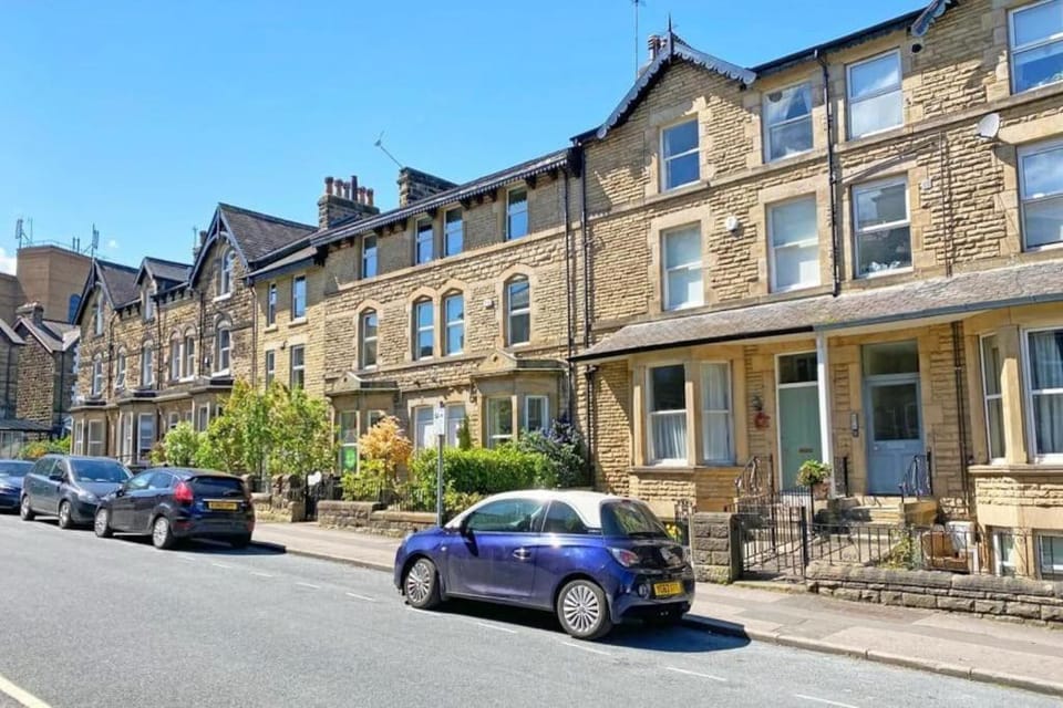 Property building, Neighbourhood, Street view, Location