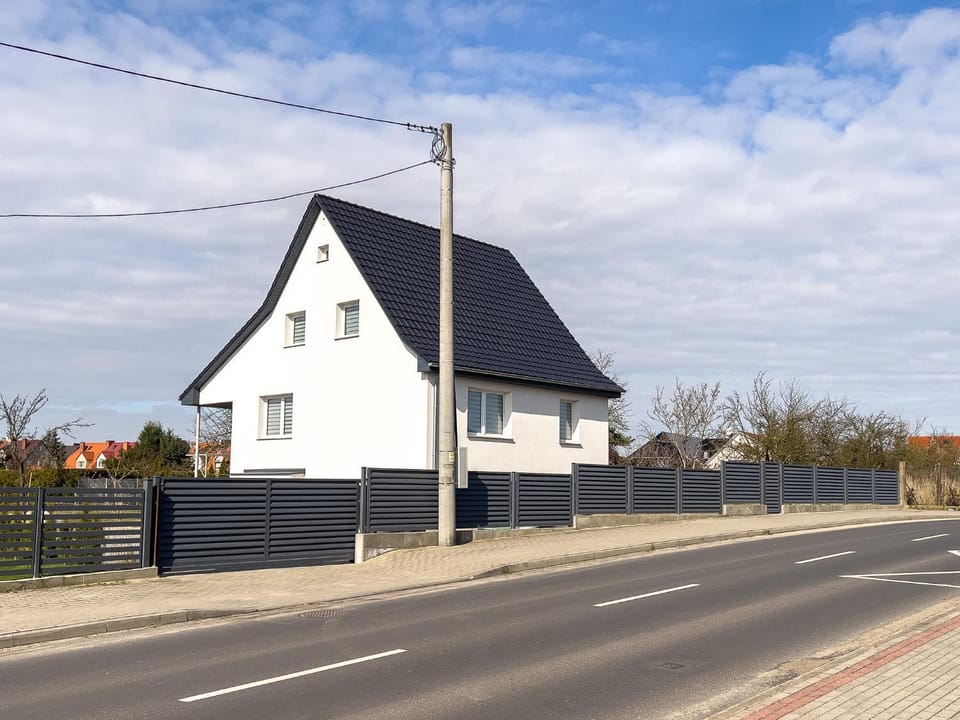 Property building, Day, Neighbourhood, Street view, Location