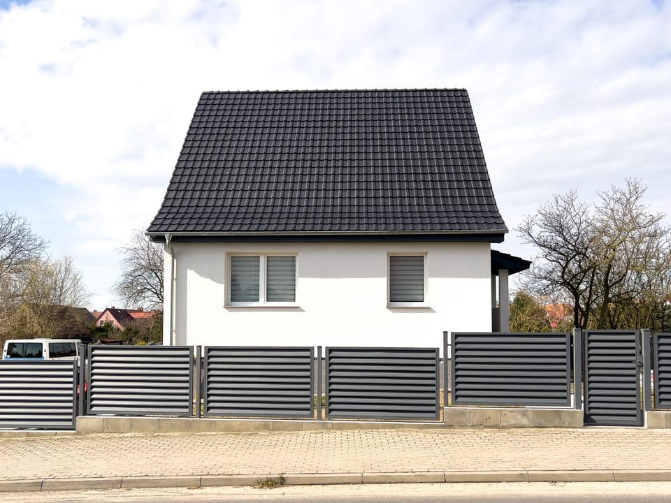 Property building, Day, Neighbourhood, Street view