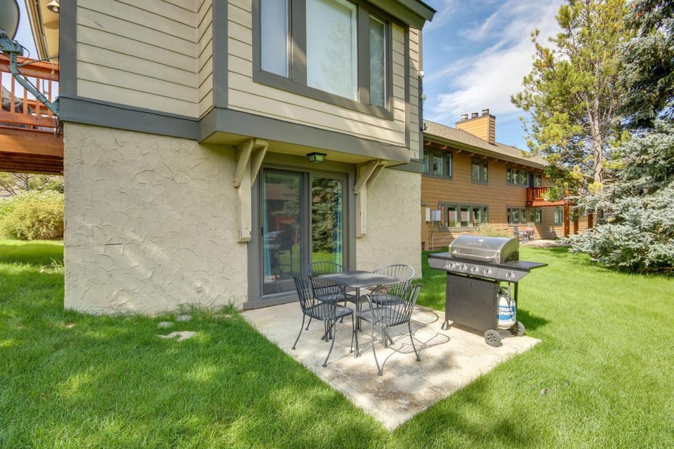 Cozy Condo Near Golf, 7 Mi to Big Sky Resort! House in Big Sky