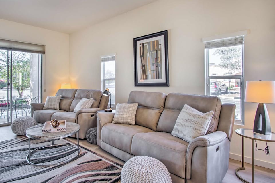 55+ Community w/ Pool & Spa: Green Valley Retreat! House in Green Valley