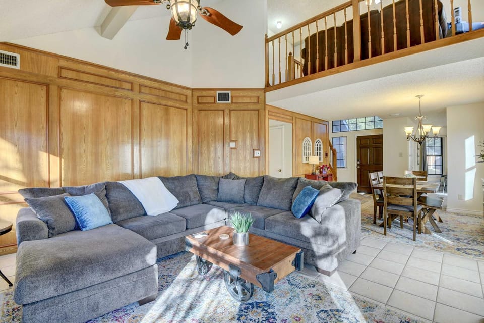 4 Mi to Joe Pool Lake: Home in Grand Prairie House in Arlington