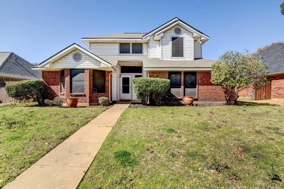 4 Mi to Joe Pool Lake: Home in Grand Prairie House in Arlington
