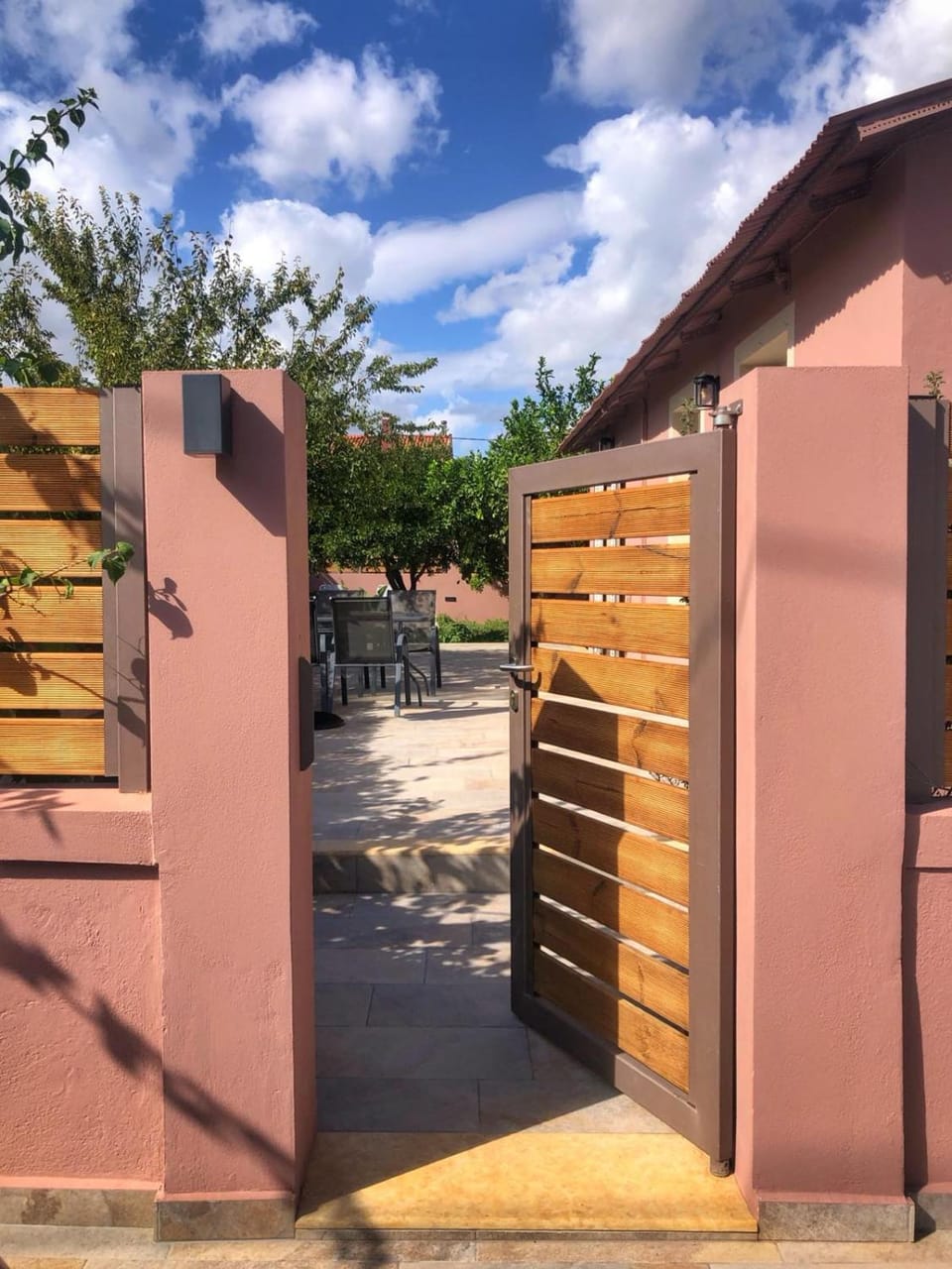 Facade/entrance
