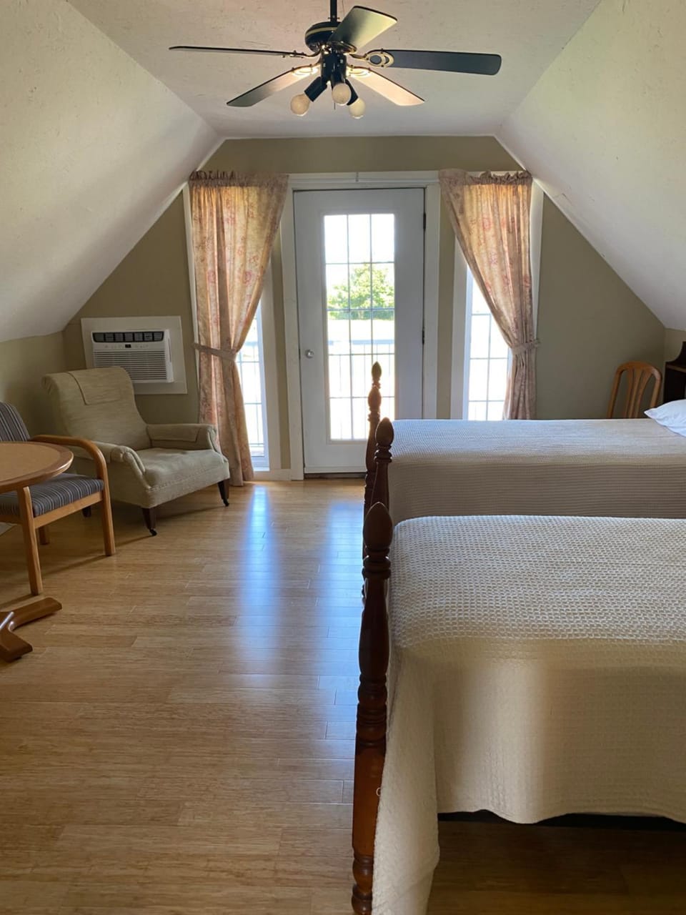 Photo of the whole room, Bedroom, fireplace, air conditioner
