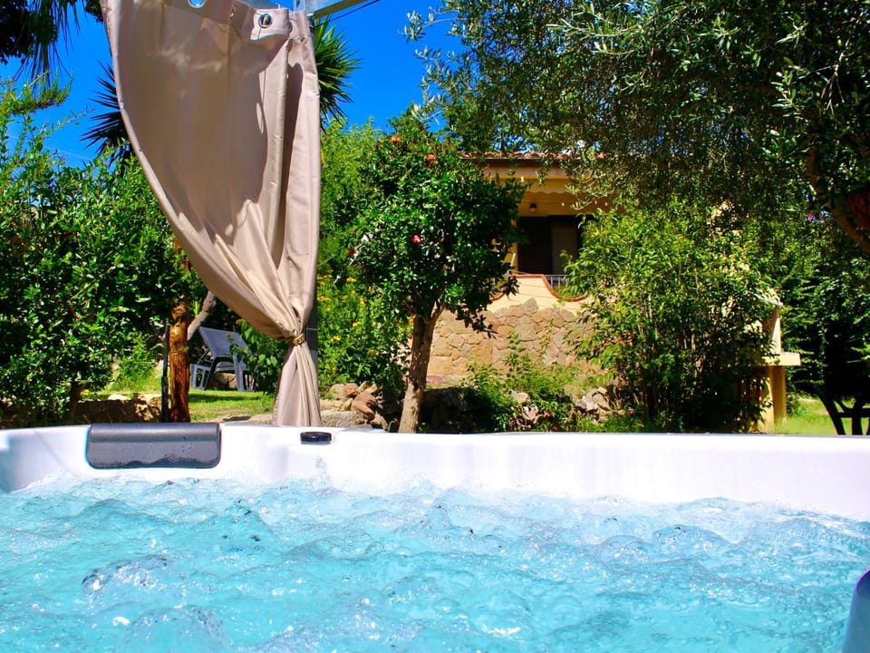 Property building, Patio, Day, Natural landscape, Garden, Garden view, Pool view, Swimming pool, sunbed