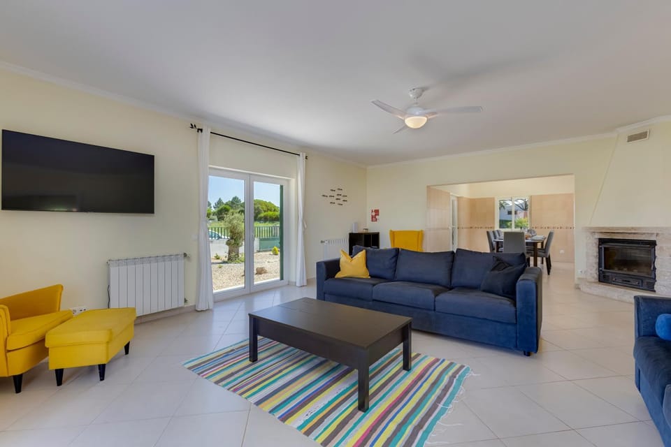 TV and multimedia, Living room, Dining area