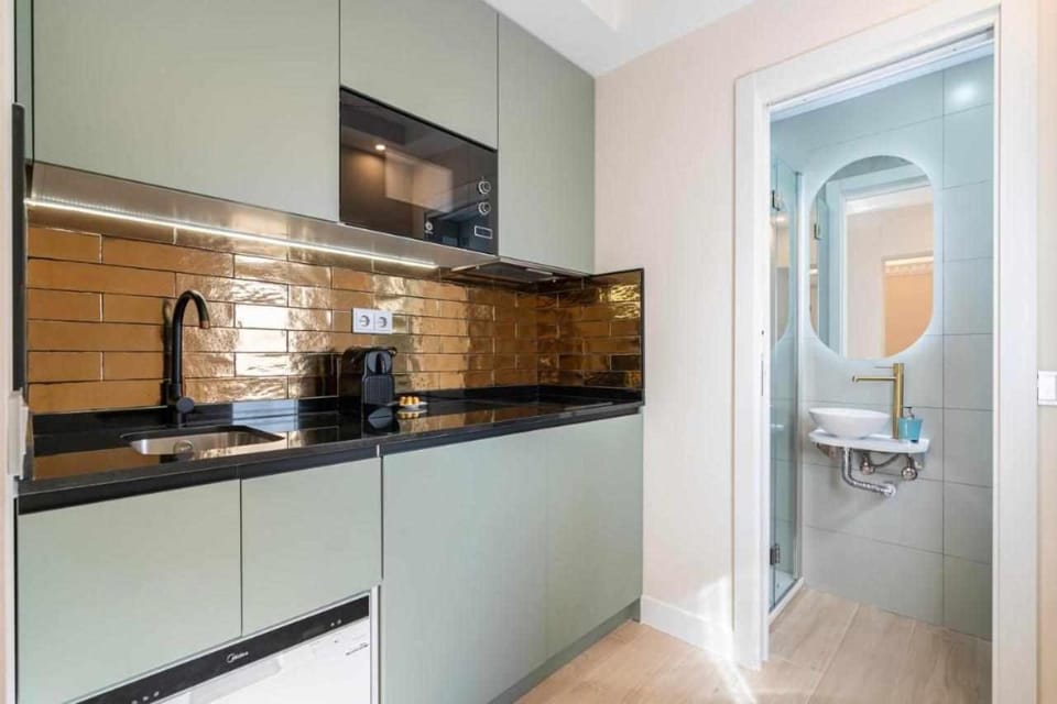 Kitchen or kitchenette