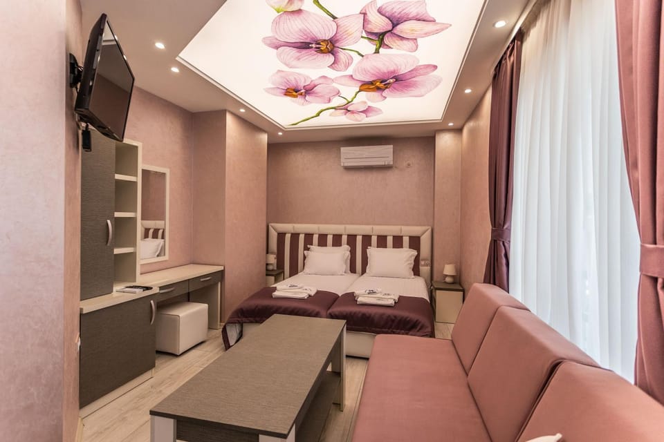Bed, TV and multimedia, Bedroom, air conditioner