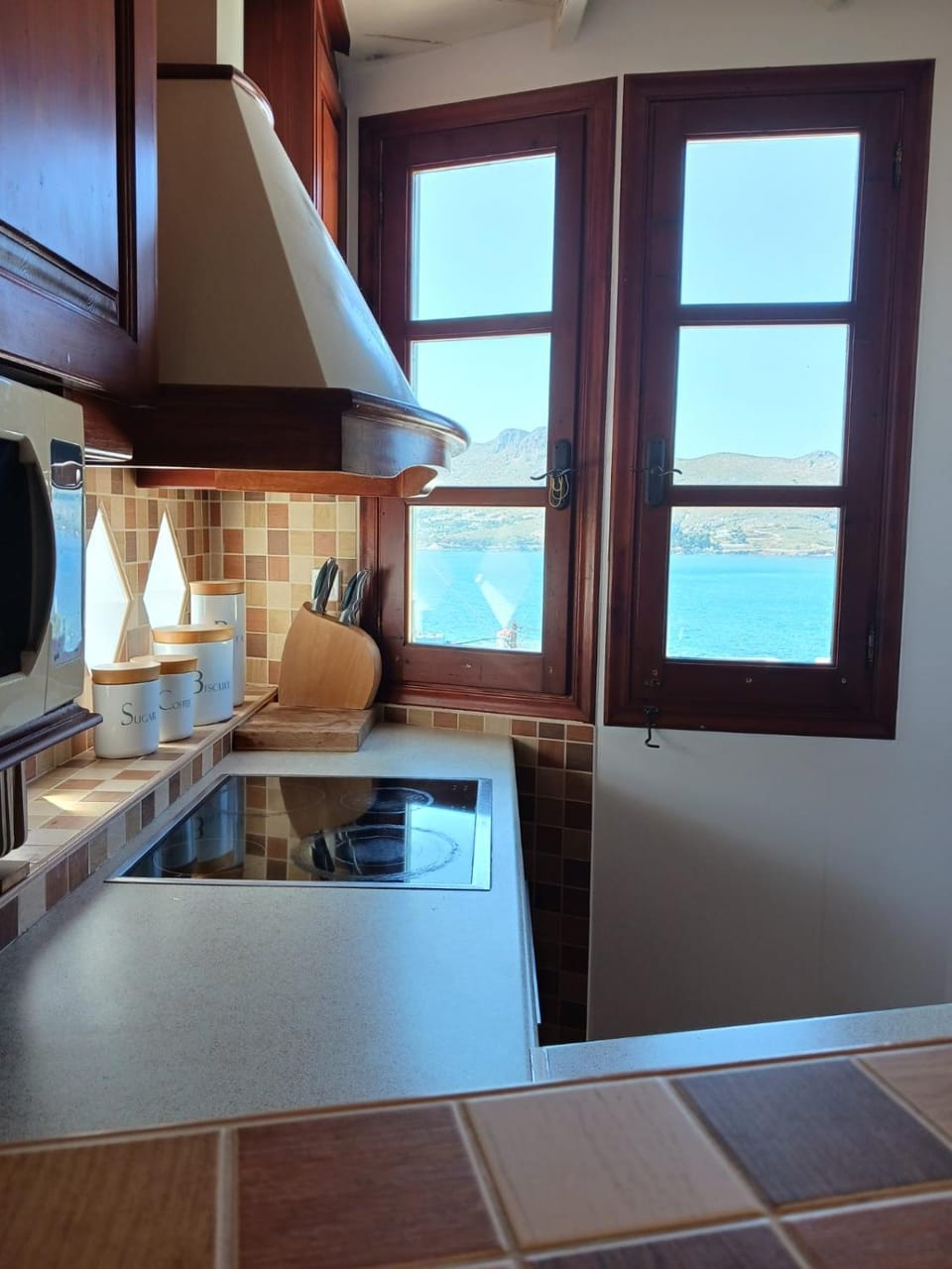 Natural landscape, Kitchen or kitchenette, Living room, minibar, pet friendly, stove, kitchen
