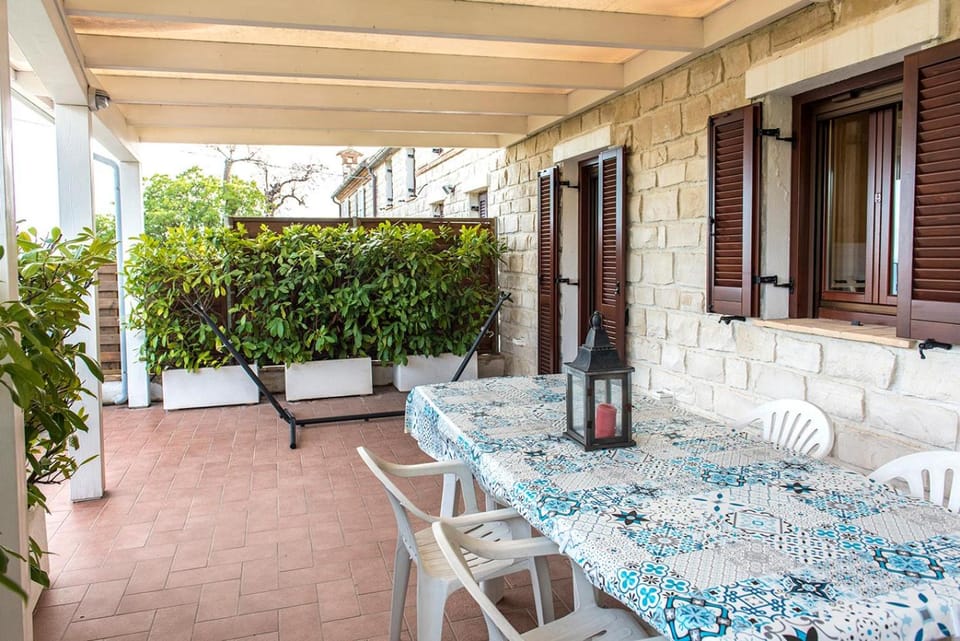 S294 - Sirolo, meraviglioso trilocale con terrazzo e vista mare Apartment in Marche