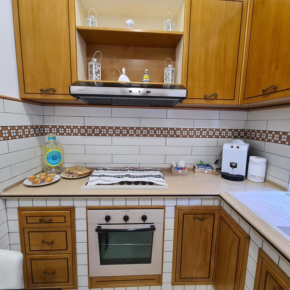 Coffee/tea facilities, pet friendly, stove
