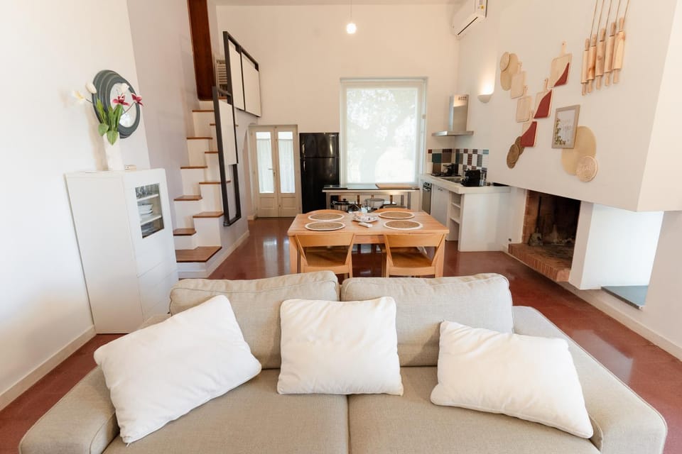 Kitchen or kitchenette, Living room, Seating area, Dining area, pet friendly, stove
