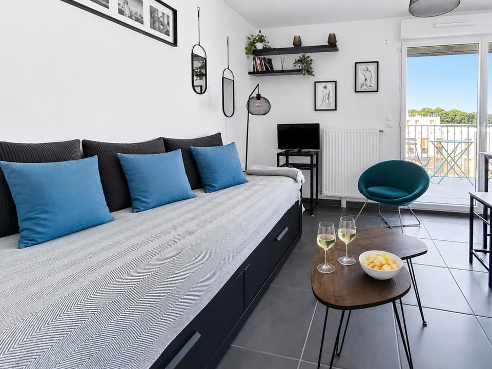 Studio, balcon, parking, commerces & transports Apartment in Carquefou