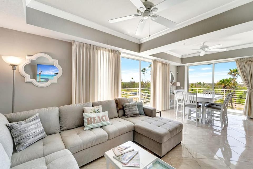 Waterfront Boater's Paradise House in Palm Island