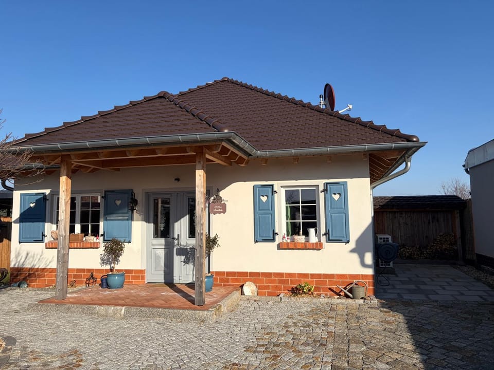 Landliebe, Ferienhaus, 3 Schlafzimmer mit Sauna und Outdoor Whirlpool Villa in Senftenberg