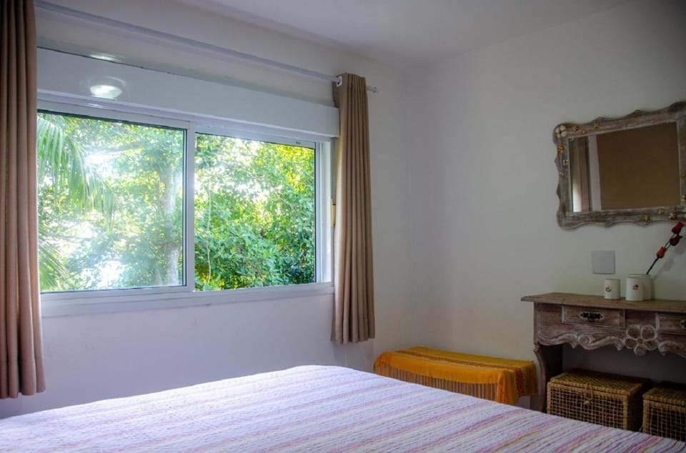 Bedroom, air conditioner