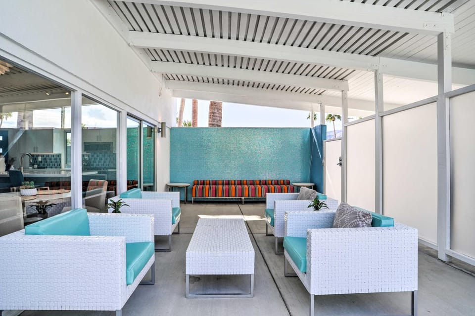 Pool & Mountain Views: Palm Springs Home! House in Palm Springs