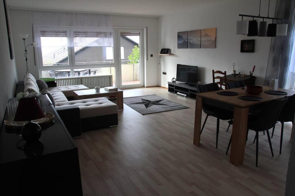 Communal lounge/ TV room, TV and multimedia, Living room, Seating area, Dining area
