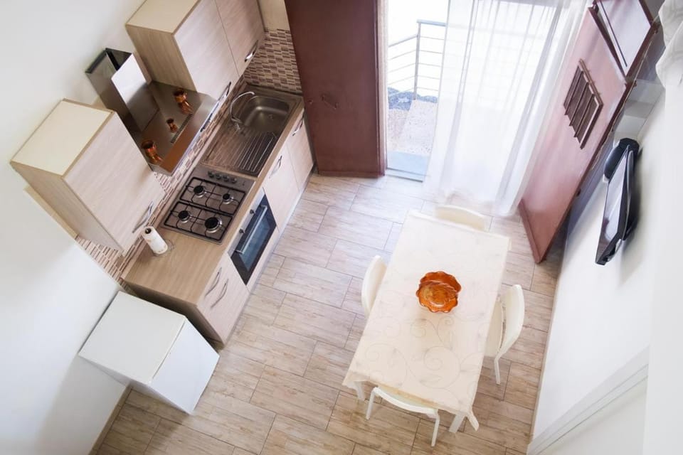 TV and multimedia, Photo of the whole room, Dining area, air conditioner