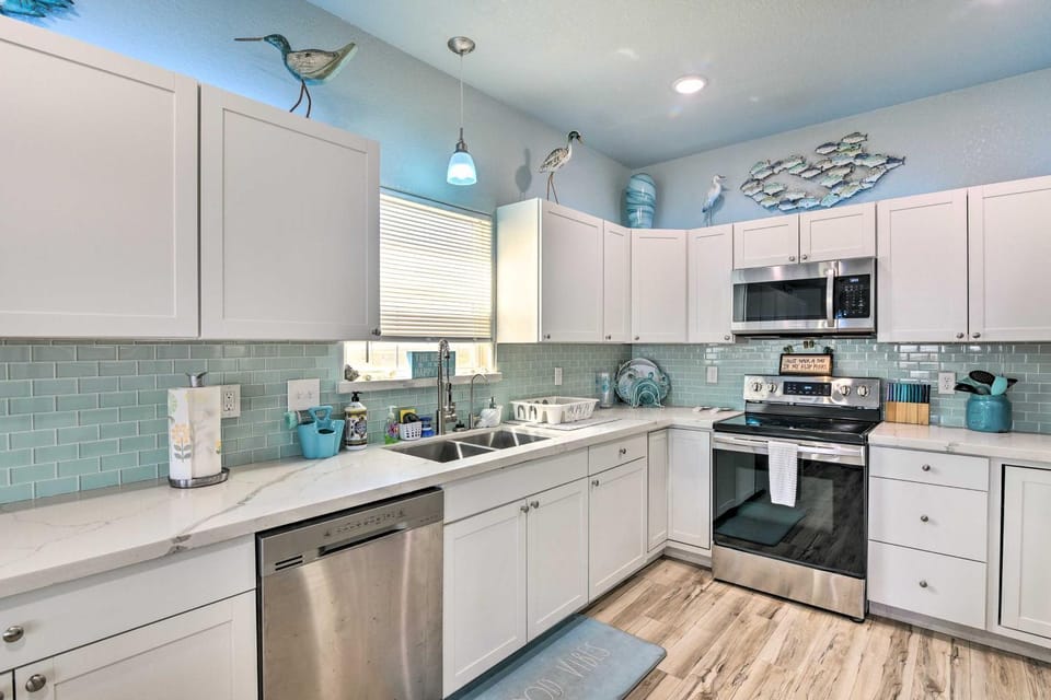 Gulf-View Home w/ Dog Run in Surfside Beach! House in Surfside Beach