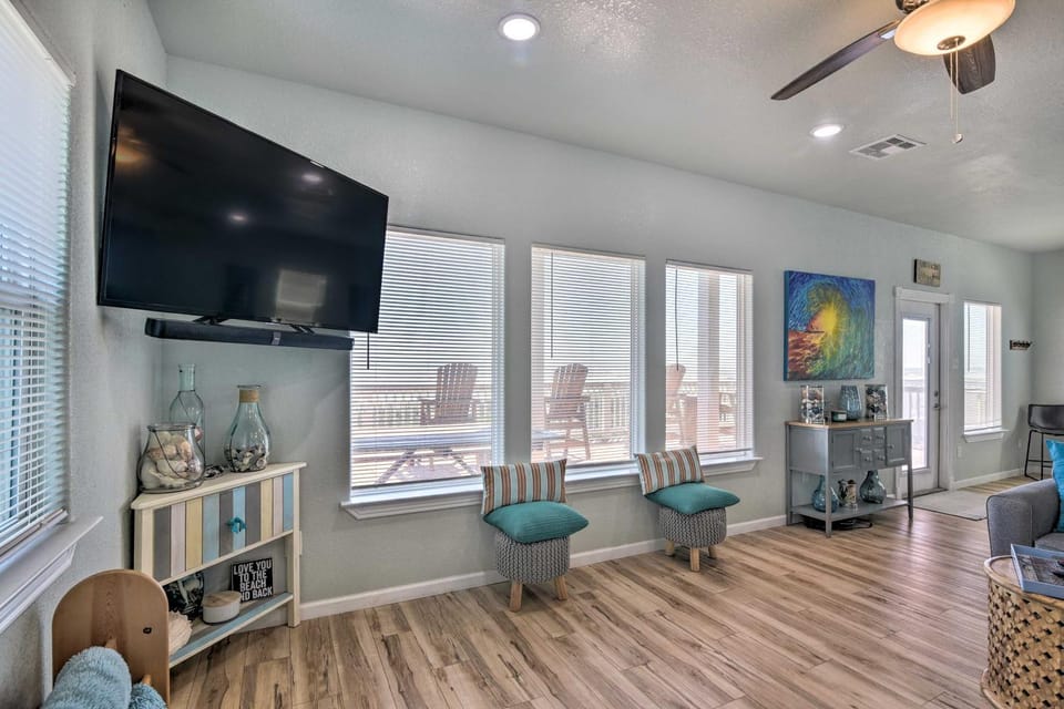 Gulf-View Home w/ Dog Run in Surfside Beach! House in Surfside Beach
