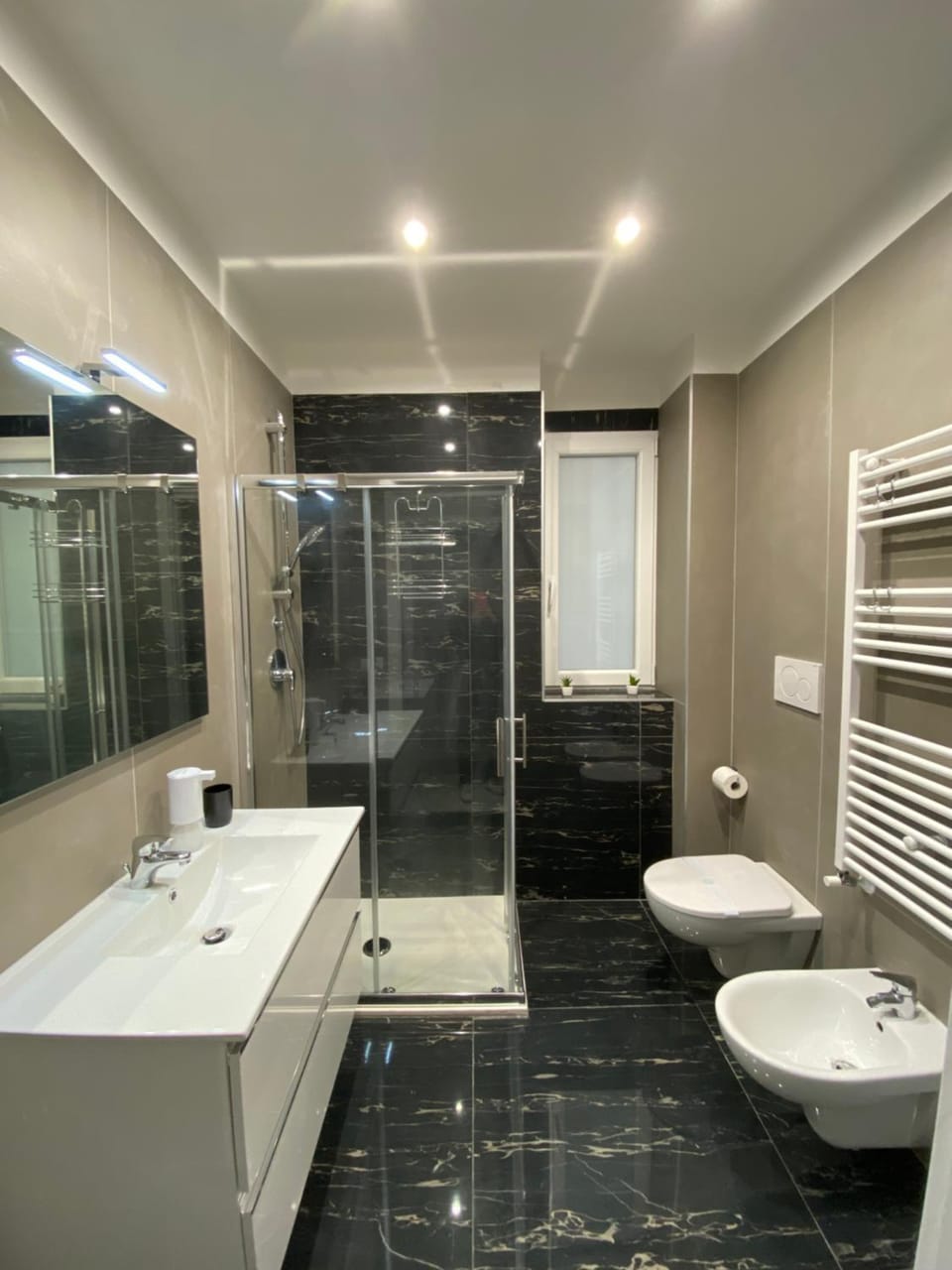Shower, Toilet, Bathroom, bidet, towels