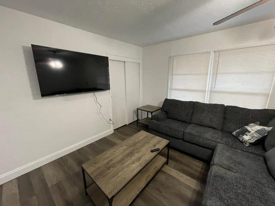Cozy 3-Bedroom, 1-Bath Home Close to Fort Sill House in Lawton