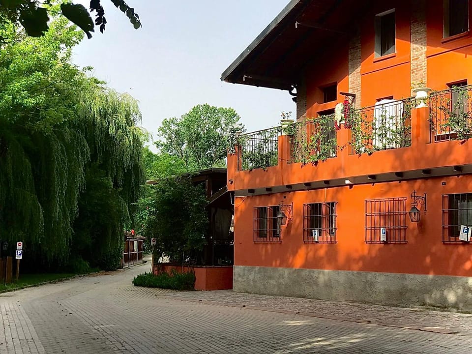 Property building, Spring, Day, Street view