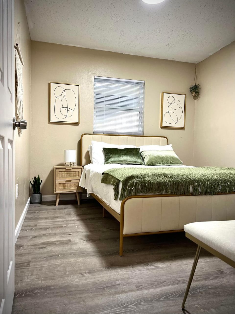 Tropical Casita in Tampa near airport and Raymond James stadium Apartment in Tampa