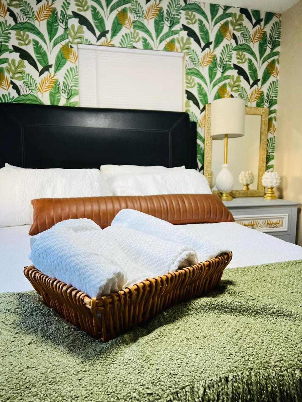 Tropical Casita in Tampa near airport and Raymond James stadium Apartment in Tampa