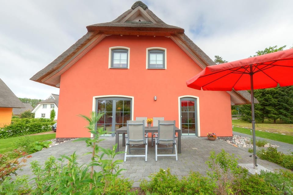 Property building, Garden, Balcony/Terrace
