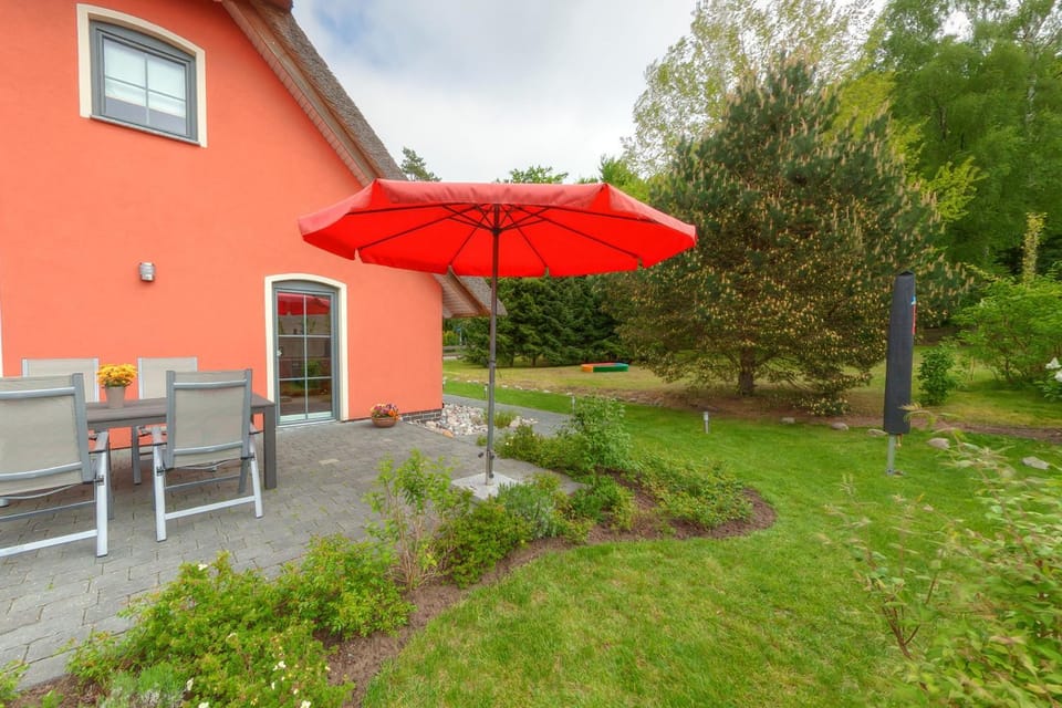 Property building, Garden, Balcony/Terrace, Garden view