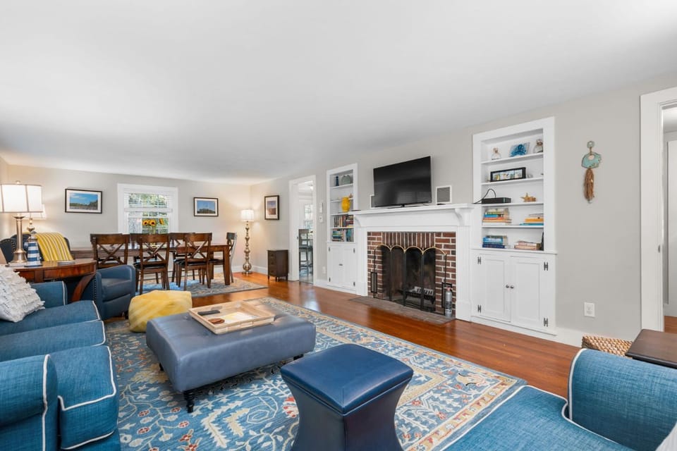 Near Ponds Near Bike Trail AC Large Outdoor Space Cape Retreat House in Brewster