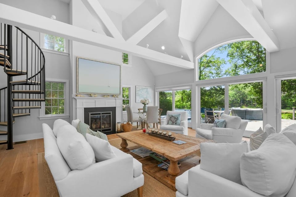 Bay Breeze Escape—Pool, Game Room Views House in Osterville