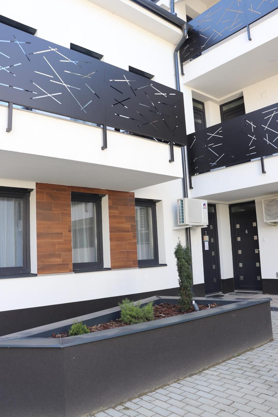 Facade/entrance