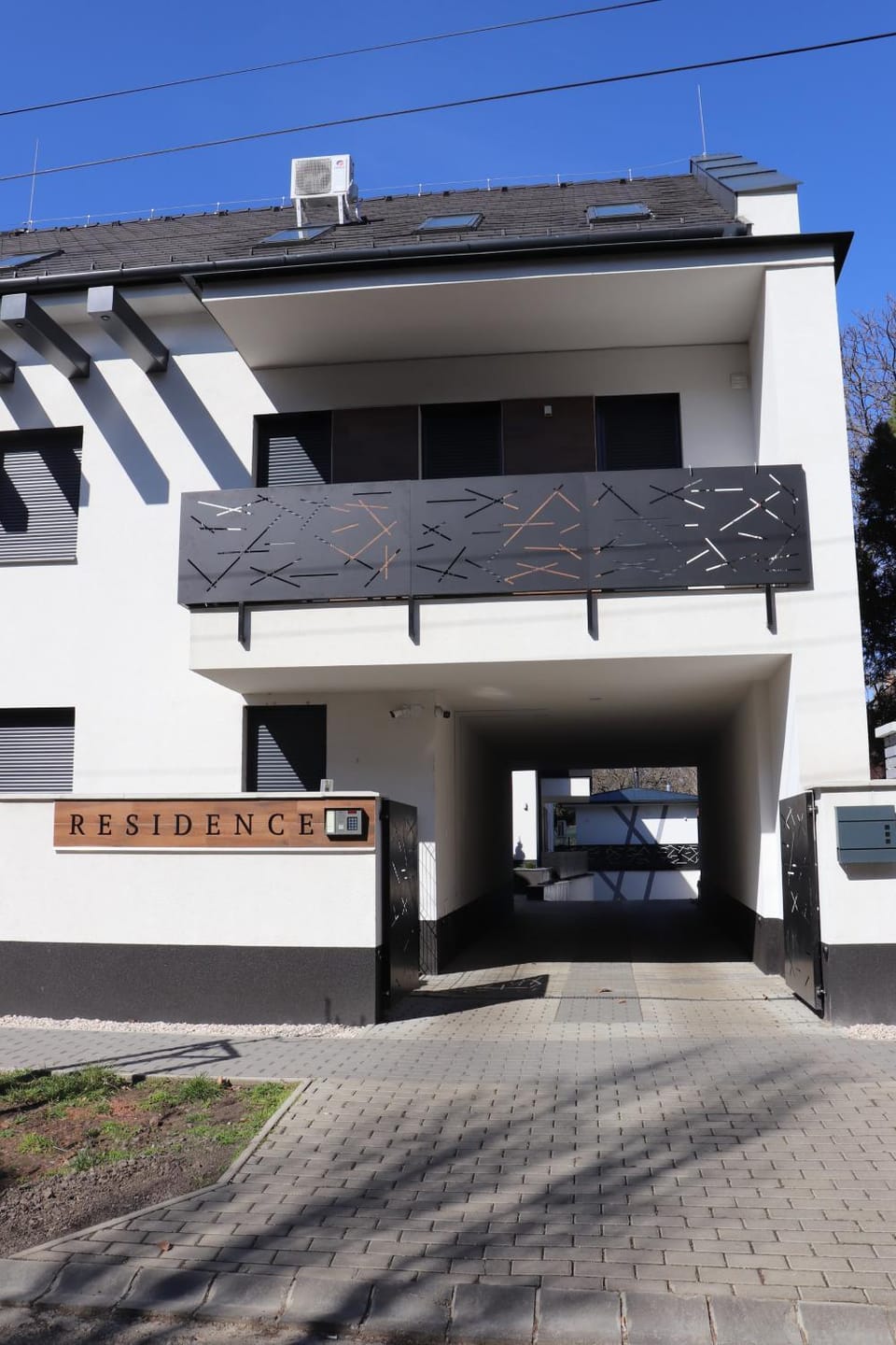 Facade/entrance