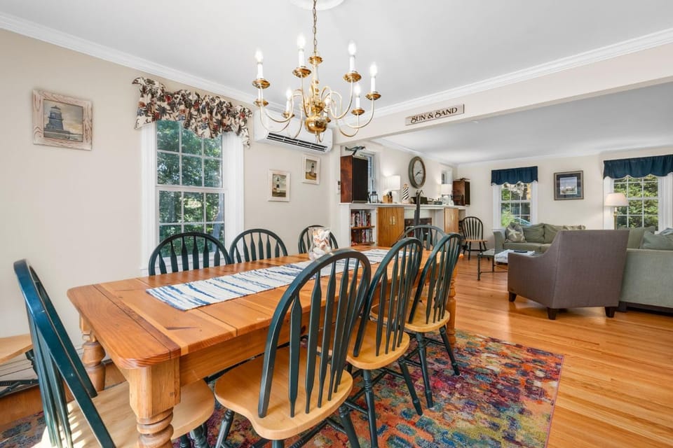 Perfectly Content: Walk to Schoolhouse Pond House in Harwich